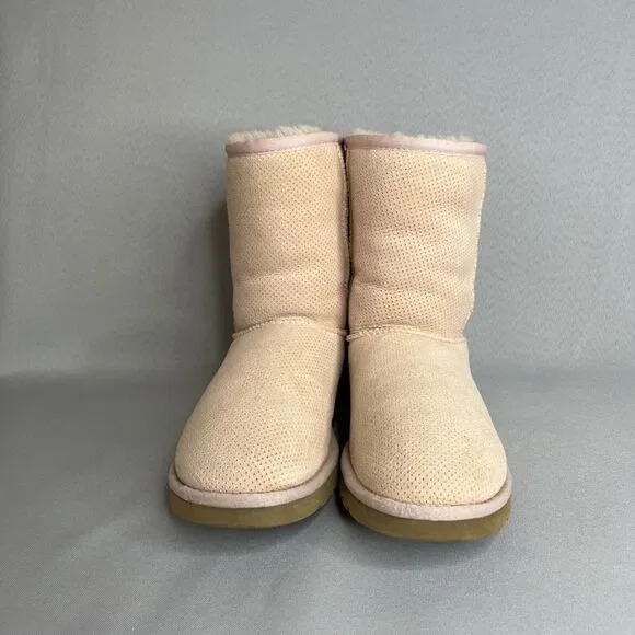 Womens UGG Boots Light Pink Tan Classic Short Perforated Suede Wool Boho Sz 6 - Picture 3 of 16